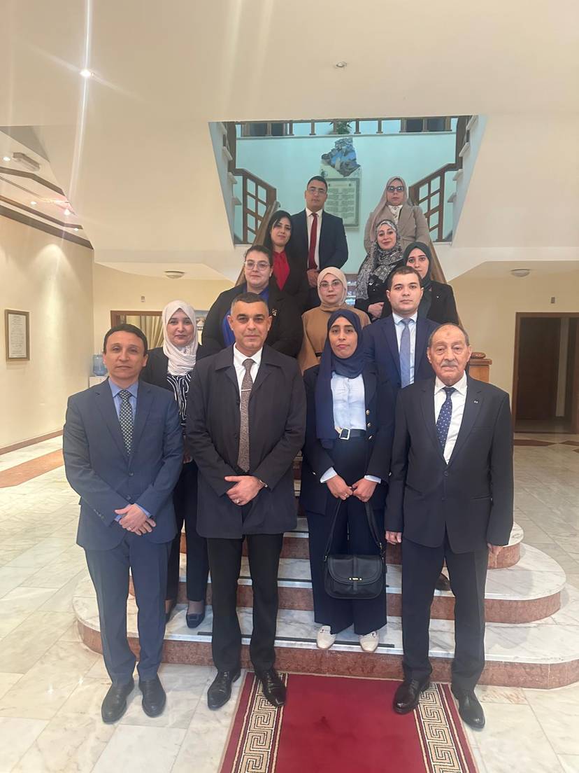 A delegation of young Algerian diplomats visited the embassy.